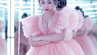 More Than An Hour Of Jiwoo’s Cleavage